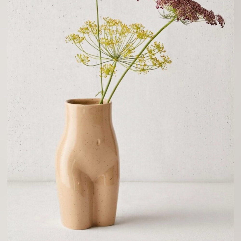 Urban Outfitters Sand Color Female Goddess Form Vase BRAND NEW Sold Out online